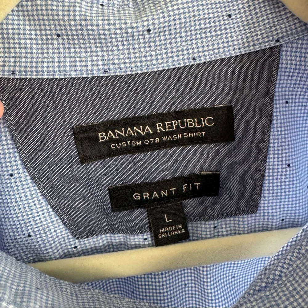 Banana Republic Men's Light Blue Button-Down Shirt with Navy Blue Dots Size L